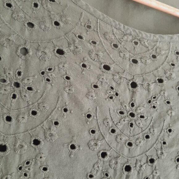 GAP | 100% Cotton Bell Sleeve Eyelet Boho Blouse Scoop Neck Top Green Sz S - Picture 7 of 13